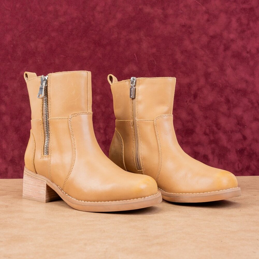 Blondo Women Carmine Banana Leather Zip Waterproof Moto Ankle Boots sz 8